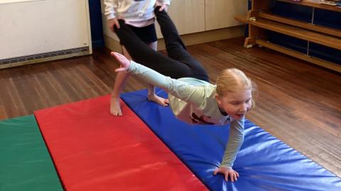 Class 3 children in pe doing gymnastics balances
