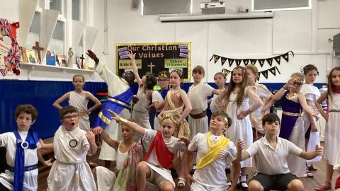 Children dressed up as ancient Greeks