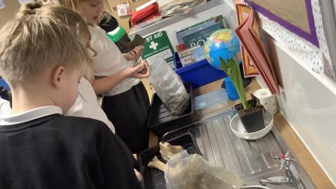 The children explored the artefacts