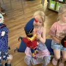 Children with puppets 